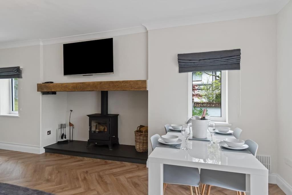 White Cottage Stunning Contemporary 2 Bedroom 2 Ensuite Annex With Hot Tub Плимът Екстериор снимка
