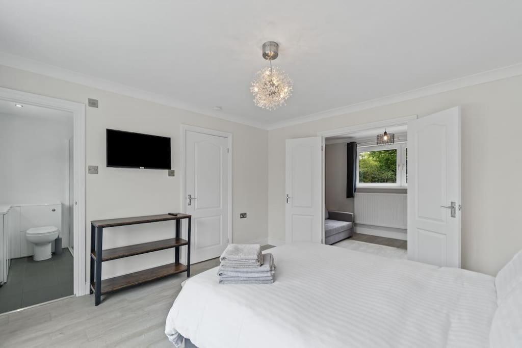 White Cottage Stunning Contemporary 2 Bedroom 2 Ensuite Annex With Hot Tub Плимът Екстериор снимка